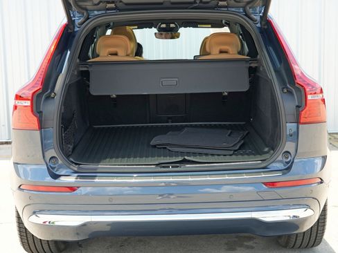 Used 2023 Volvo XC60 B5 Ultimate w/ Climate Package image 10