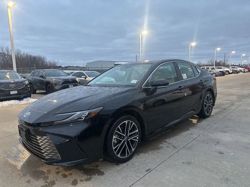 Used 2026 Toyota Camry XLE AWD/4WD image 2
