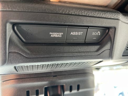 Used 2025 Jeep Wrangler Sahara image 23