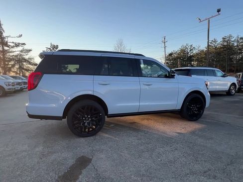 New 2026 Ford Expedition Platinum w/ Stealth Performance Package image 7