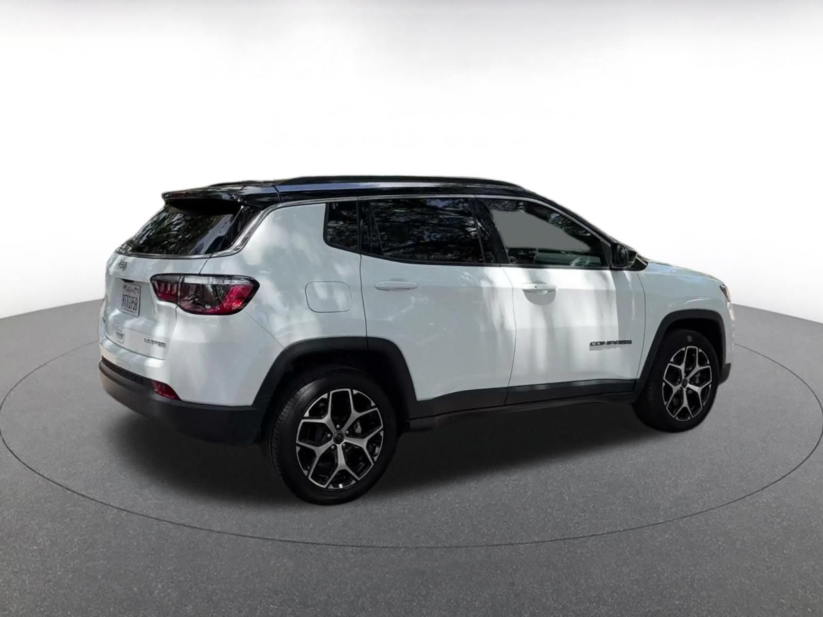 Used 2025 Jeep Compass Limited AWD/4WD image 13