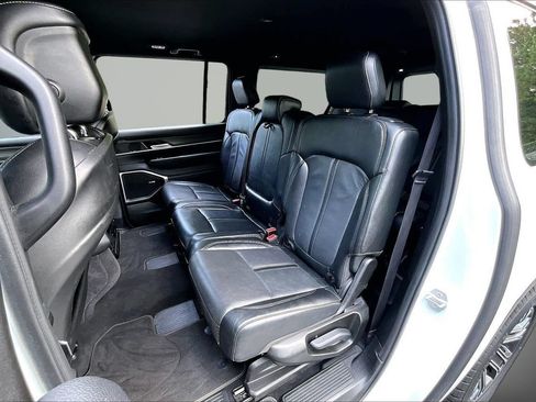Certified 2024 Jeep Wagoneer L Series II w/ Flexible Seating Group RWD image 21
