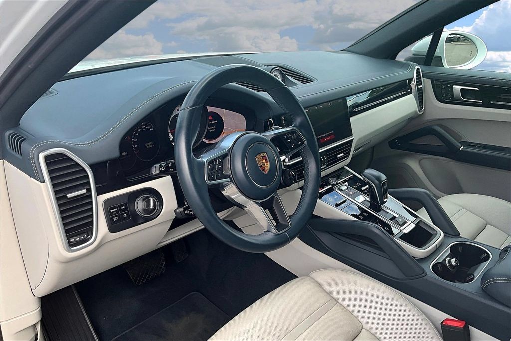 Used 2021 Porsche Cayenne Coupe AWD/4WD image 16