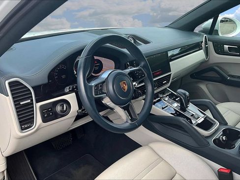 Used 2021 Porsche Cayenne Coupe AWD/4WD image 16