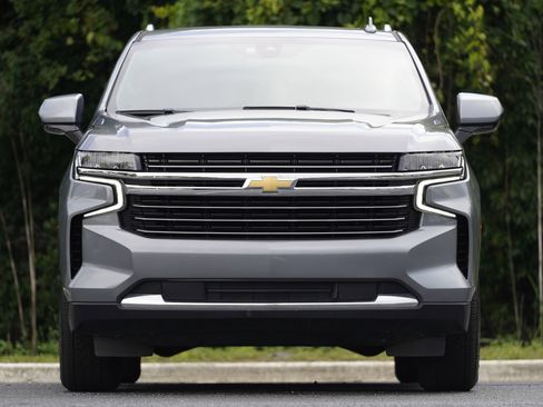 Used 2021 Chevrolet Suburban LT w/ Rear Media and Nav Package RWD image 44