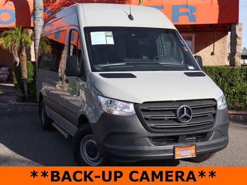 Used 2021 Mercedes-Benz Sprinter 2500 image 2
