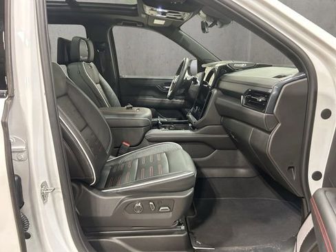 Used 2025 GMC Yukon AT4 Ultimate AWD/4WD image 20