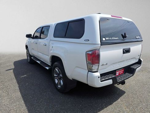 Used 2019 Toyota Tacoma Limited AWD/4WD image 5