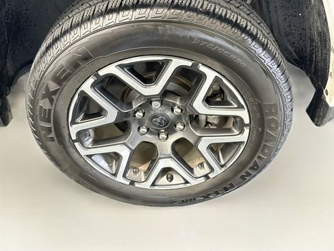 Used 2025 RAM 1500 Laramie AWD/4WD image 11