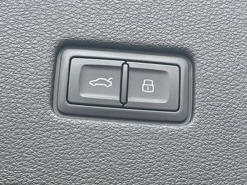 Certified 2022 Audi SQ8 Prestige AWD/4WD image 11
