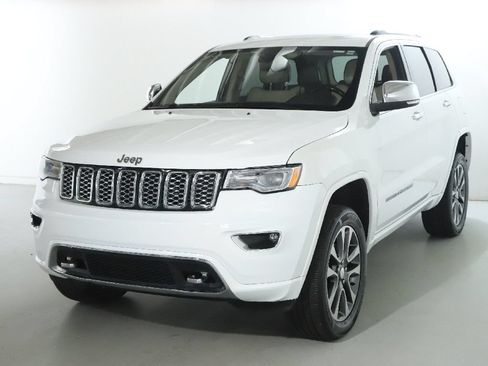 Used 2017 Jeep Grand Cherokee Overland AWD/4WD image 3