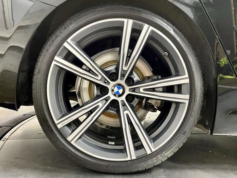Used 2022 BMW 330i Sedan w/ M Sport Package RWD image 11