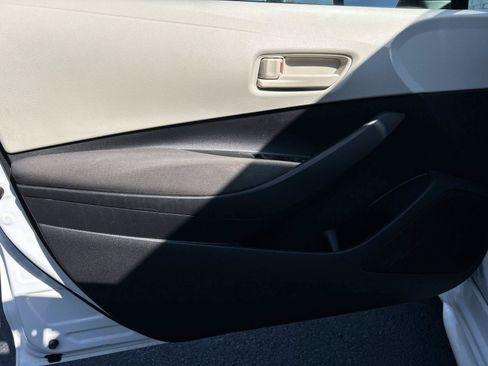 Used 2022 Toyota Corolla LE FWD image 13