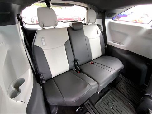 Used 2022 Toyota Sienna XSE w/ XSE Plus Package FWD image 20
