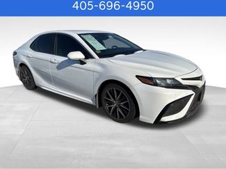 Used 2022 Toyota Camry SE video 2