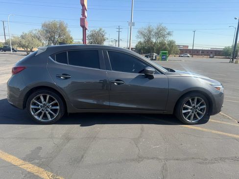 Used 2018 MAZDA MAZDA3 Grand Touring FWD image 6