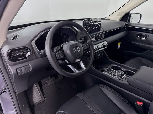 New 2025 Honda Pilot Touring image 9