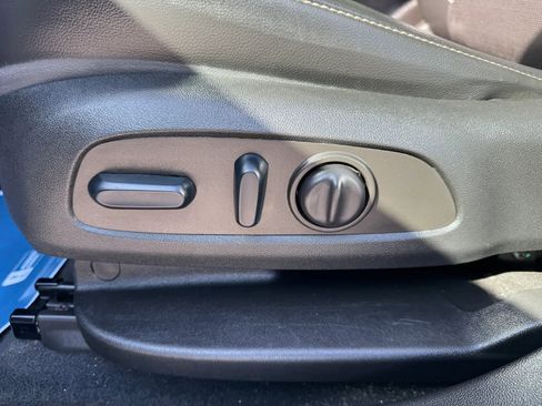 Used 2023 GMC Acadia SLT image 11