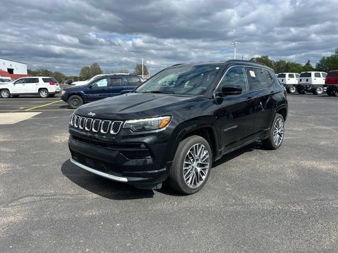 Used 2023 Jeep Compass Limited w/ Elite Group AWD/4WD image 4