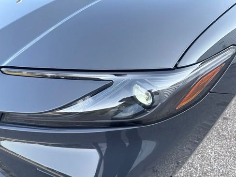 Used 2025 Toyota Camry SE FWD image 9