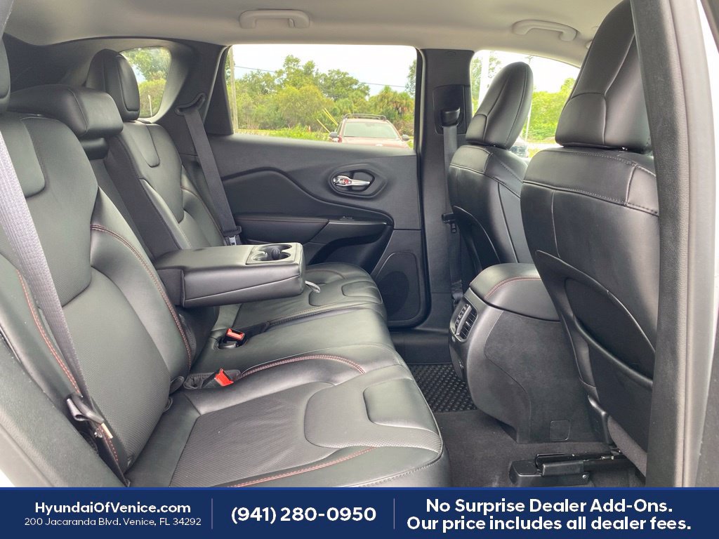 Used 2022 Jeep Cherokee Trailhawk w/ Premium Leather Package AWD/4WD image 20