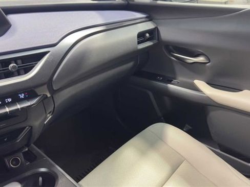 Used 2022 Lexus UX 200 w/ Premium Package image 27