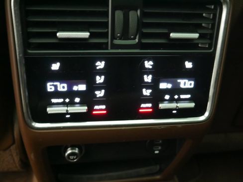 Certified 2023 Porsche Cayenne Turbo AWD/4WD image 30