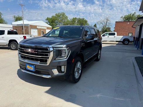 Used 2021 GMC Yukon SLT w/ SLT Luxury Plus Package AWD/4WD image 3