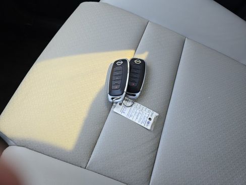 Used 2024 Nissan Rogue SV w/ SV Premium Package FWD image 15