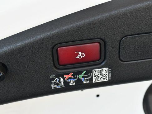 Used 2025 Mercedes-Benz CLE 300 4MATIC Cabriolet image 17