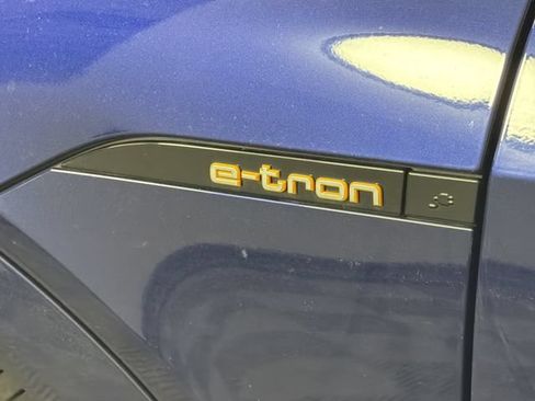 Used 2022 Audi e-tron Premium Plus AWD/4WD image 23