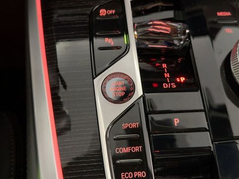 Used 2024 BMW X7 xDrive40i w/ Executive Package image 26