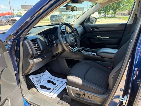 Used 2025 Nissan Pathfinder SV AWD/4WD image 7