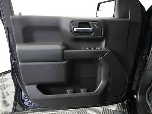 Used 2020 Chevrolet Silverado 1500 Custom w/ Custom Value Package image 12