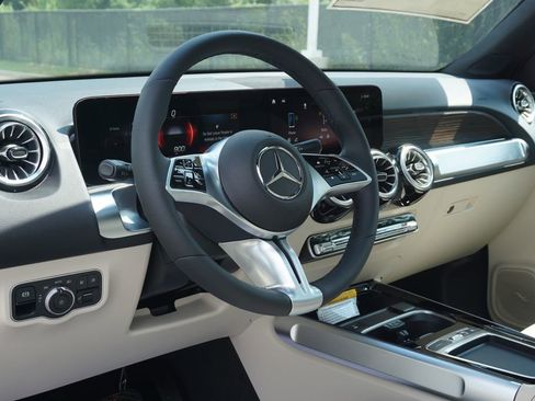 New 2025 Mercedes-Benz GLB 250 4MATIC image 10