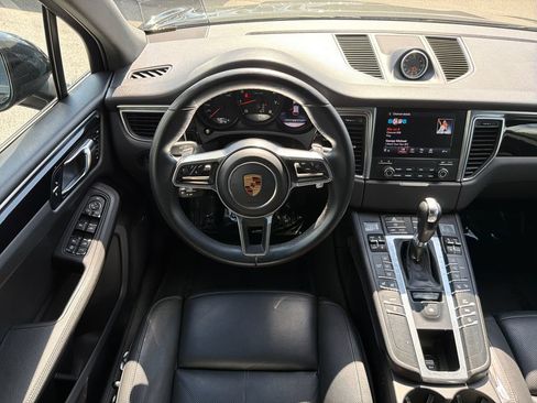 Used 2018 Porsche Macan AWD/4WD image 23