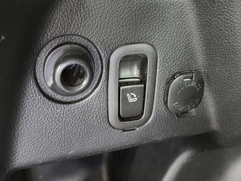 Used 2017 Subaru Forester 2.5i Touring AWD/4WD image 40