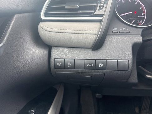 Used 2018 Toyota Camry LE image 22