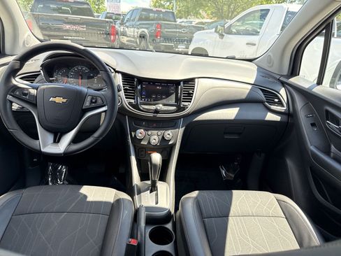 Used 2022 Chevrolet Trax LT w/ LT Convenience Package AWD/4WD image 22