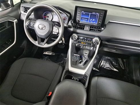 Used 2021 Toyota RAV4 LE image 15