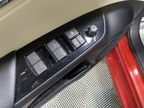 Used 2020 Toyota Prius LE AWD/4WD image 18