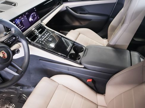Certified 2025 Porsche Panamera image 19