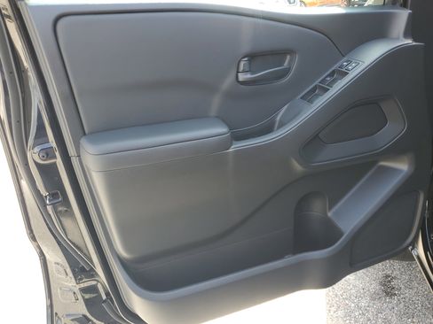 Certified 2025 Nissan Frontier S image 14