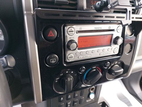 Used 2012 Toyota FJ Cruiser SR image 20