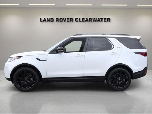 Used 2025 Land Rover Discovery S image 2