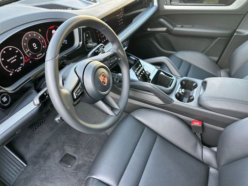 New 2026 Porsche Cayenne image 4