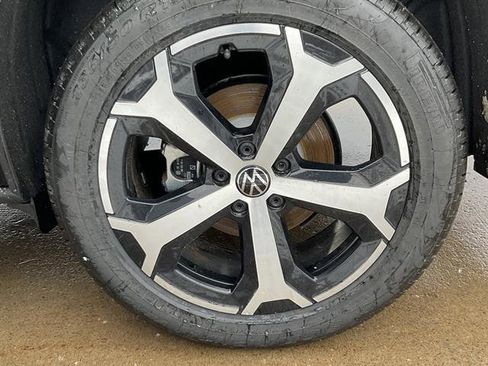 New 2026 Volkswagen Tiguan SE image 11