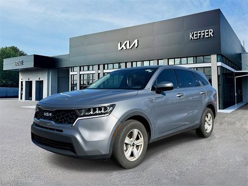 Used 2023 Kia Sorento LX image 4