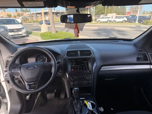 Used 2018 Ford Explorer XLT w/ Equipment Group 201A AWD/4WD image 17