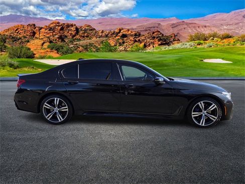 Used 2019 BMW 750i image 3